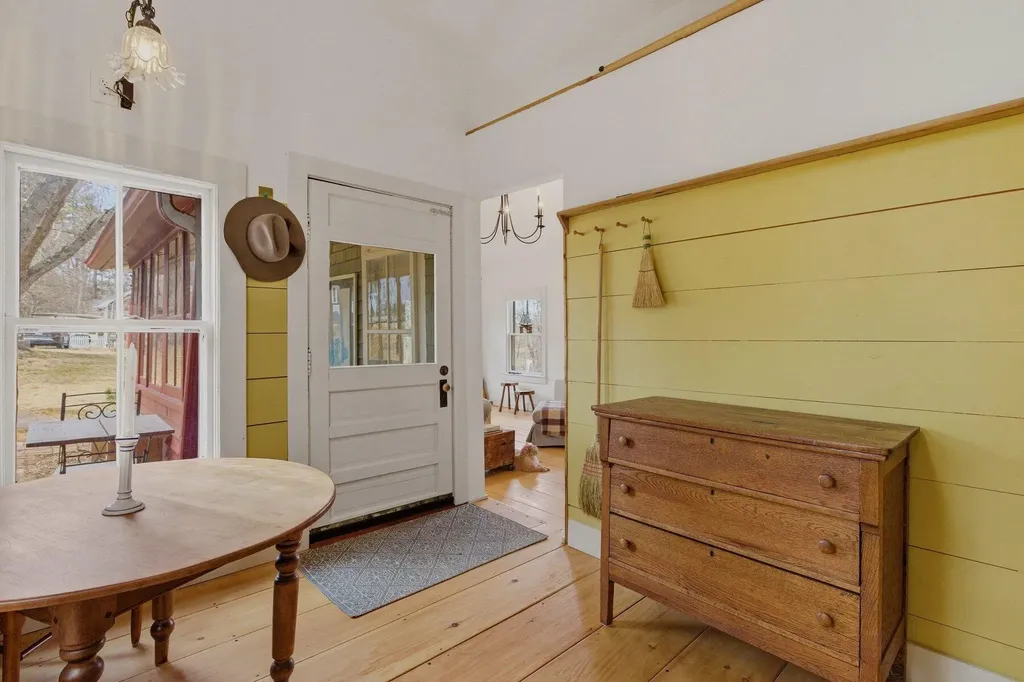 24 Newson Avenue Kittery ME 03904