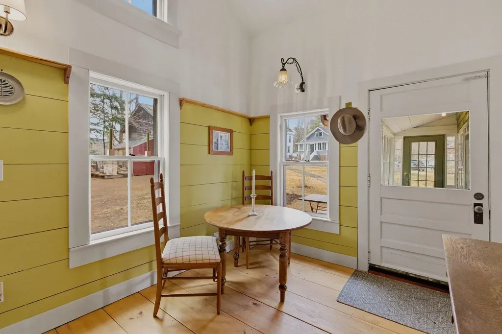 24 Newson Avenue Kittery ME 03904