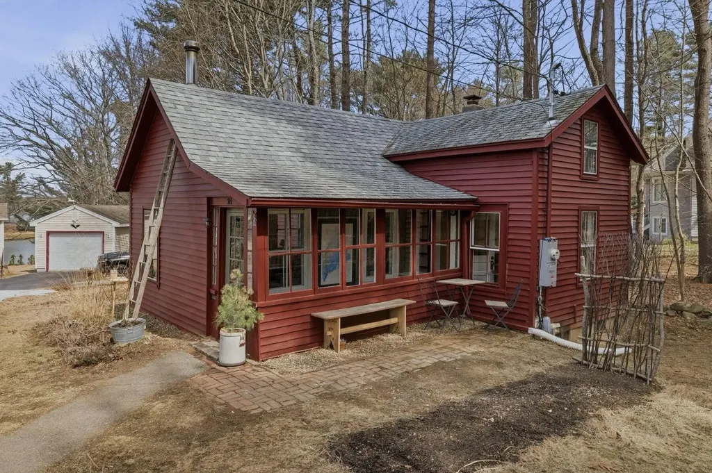 24 Newson Avenue Kittery ME 03904
