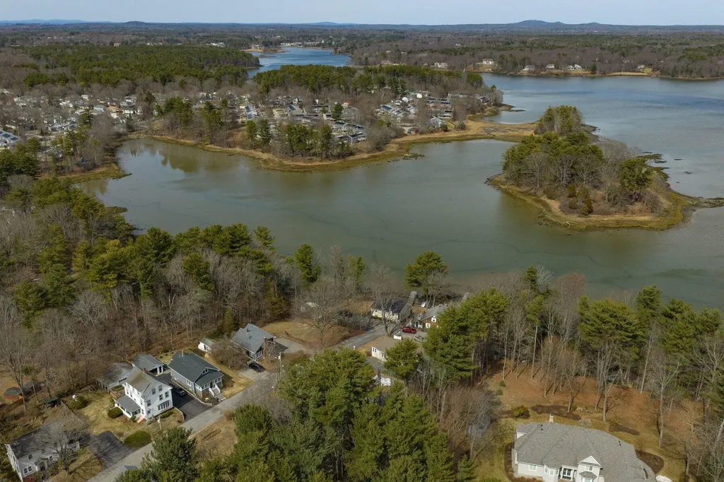 24 Newson Avenue Kittery ME 03904