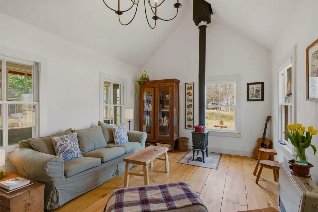 24 Newson Avenue Kittery ME 03904