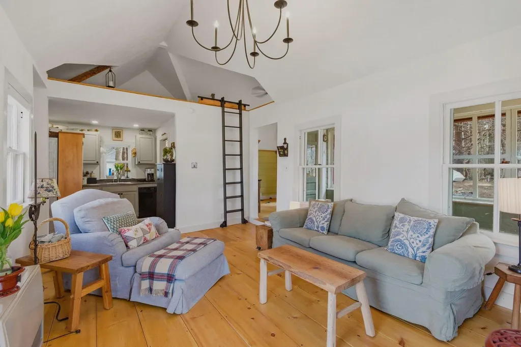 24 Newson Avenue Kittery ME 03904