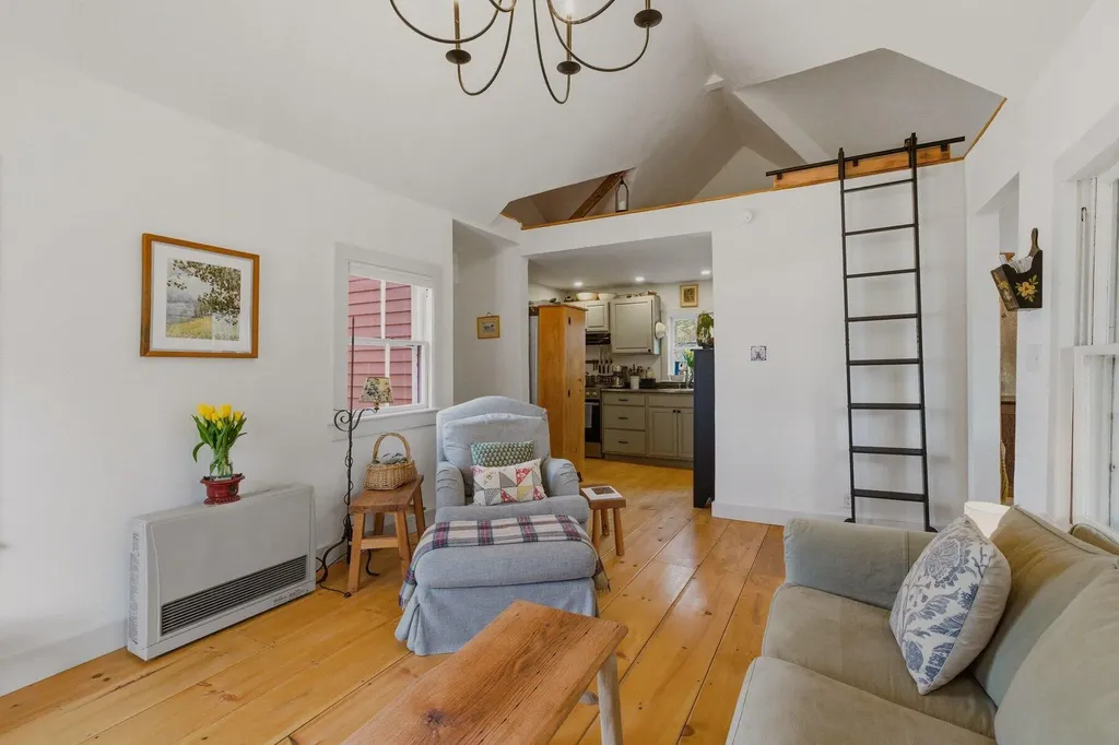 24 Newson Avenue Kittery ME 03904