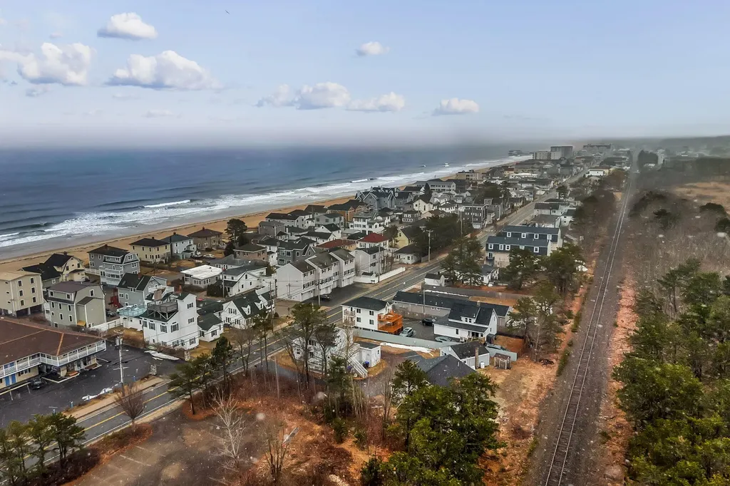 162 E Grand Avenue Old Orchard Beach ME 04064