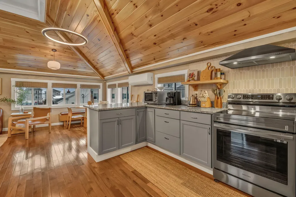 162 E Grand Avenue Old Orchard Beach ME 04064