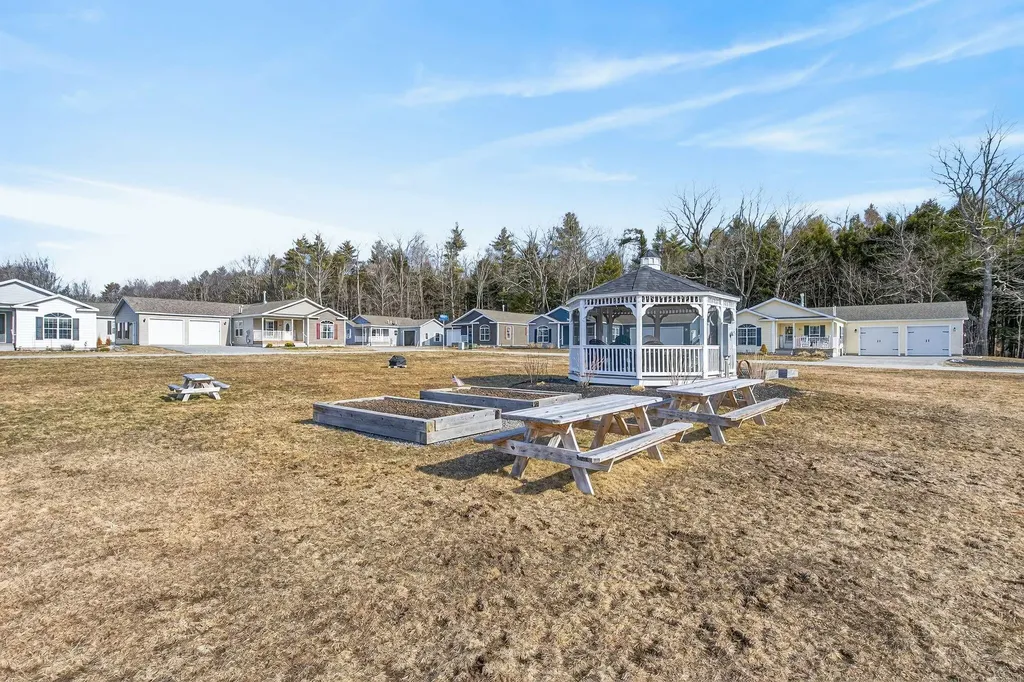 13 Mathew Way Scarborough ME 04074