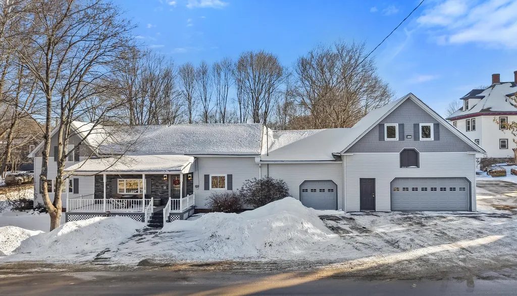 49 North Street Newport ME 04953