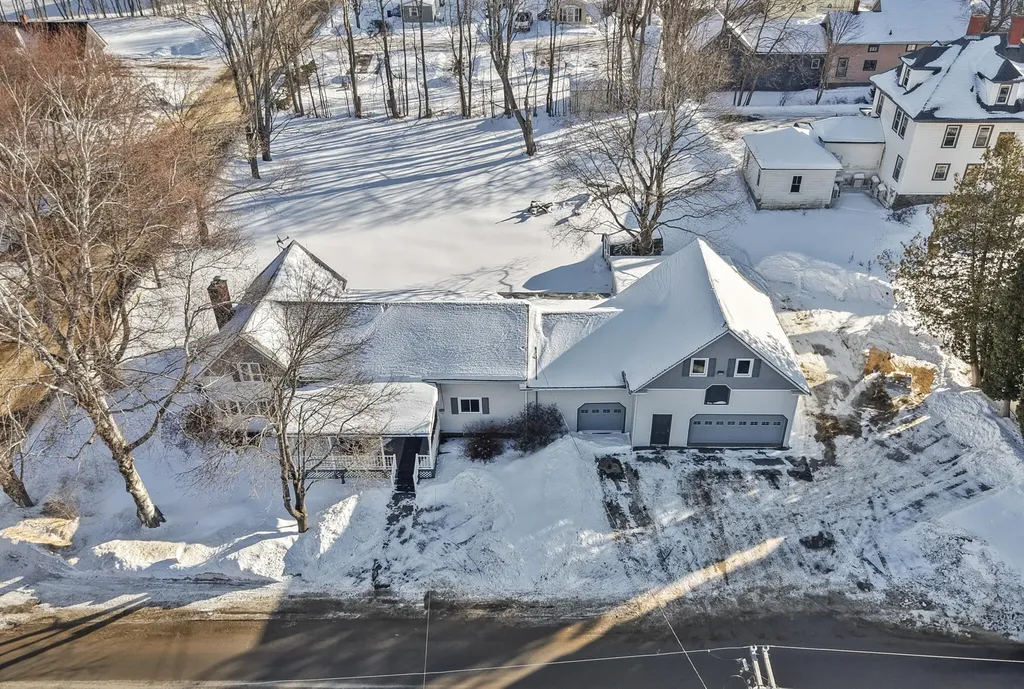 49 North Street Newport ME 04953