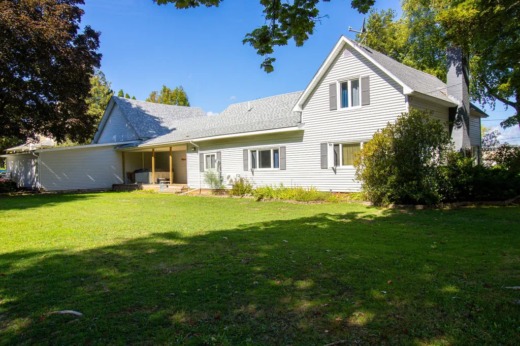49 North Street Newport ME 04953