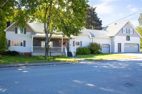 49 North Street Newport ME 04953