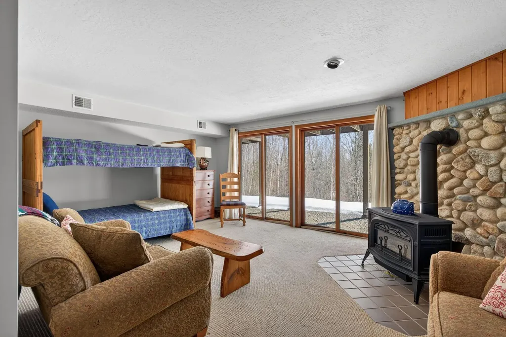 159 Ski View Drive Newry ME 04261