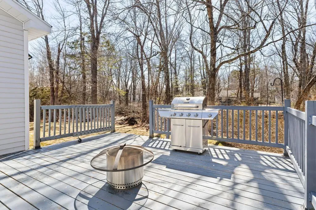 12 Mcdonald Avenue Ellsworth ME 04605