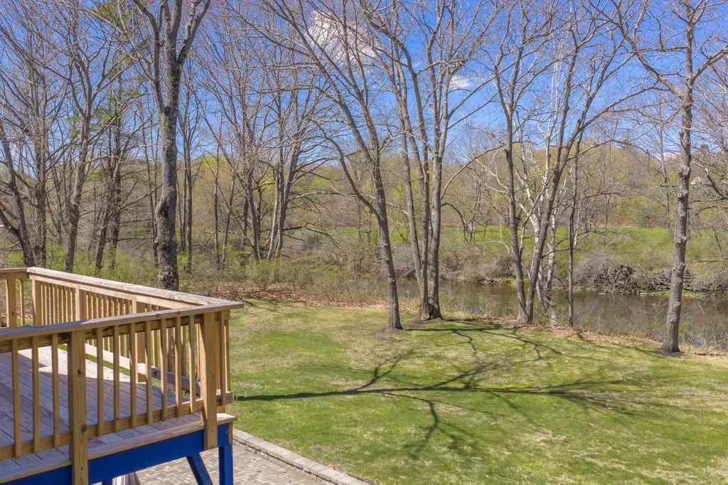 20 Island Park Yarmouth ME 04096