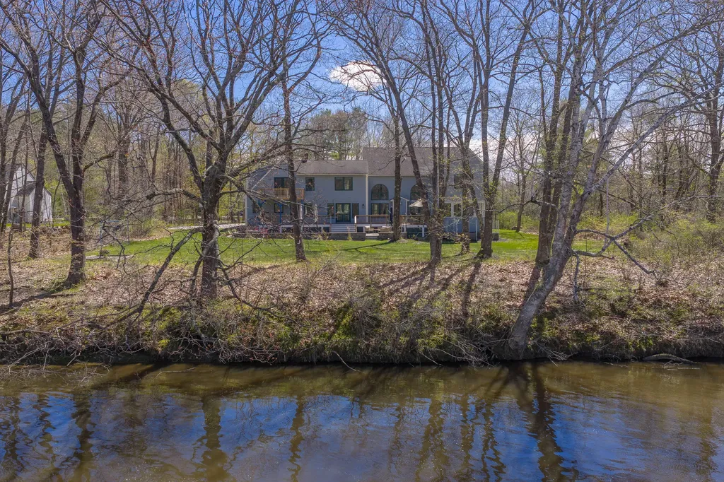 20 Island Park Yarmouth ME 04096