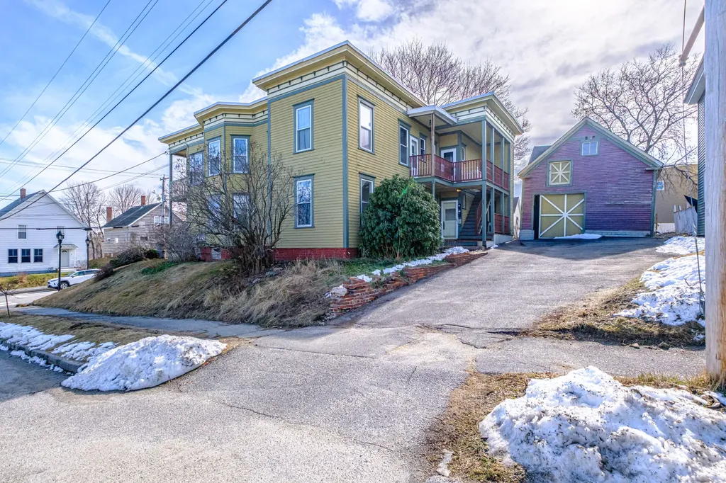 63 3rd Street Auburn ME 04210
