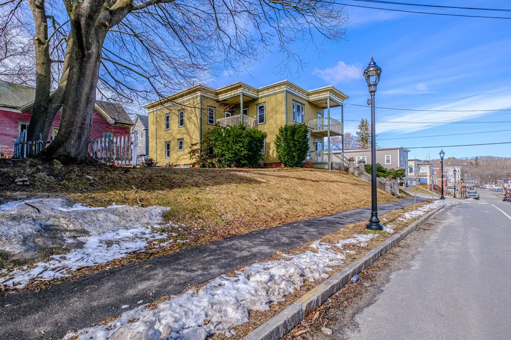 63 3rd Street Auburn ME 04210