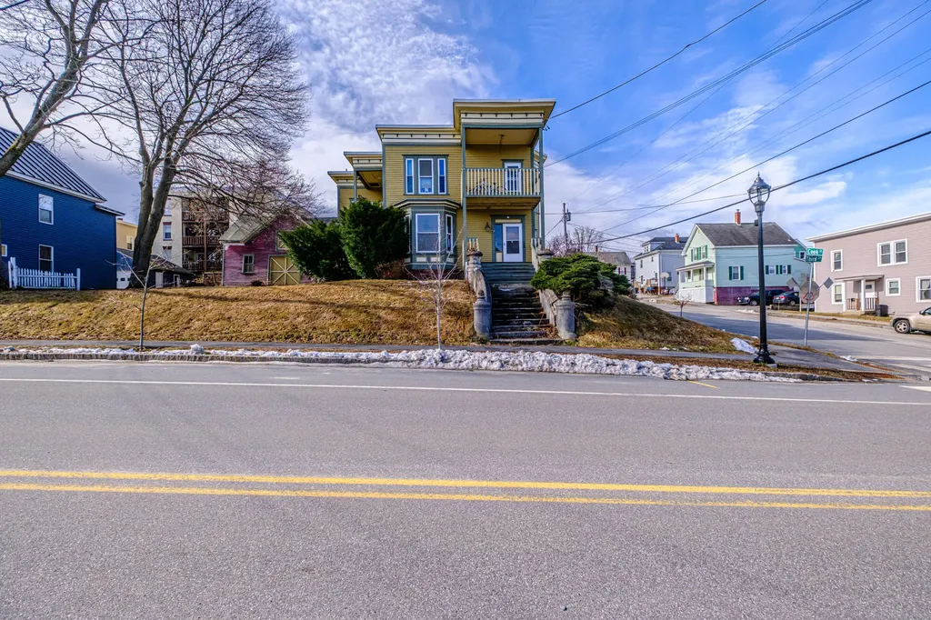 63 3rd Street Auburn ME 04210
