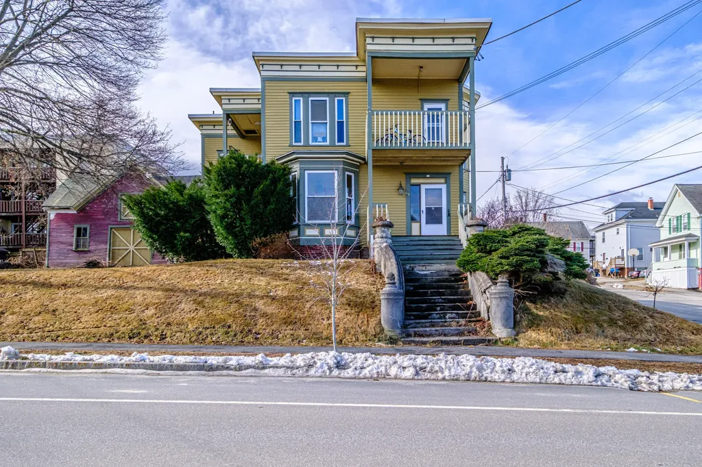 63 3rd Street Auburn ME 04210