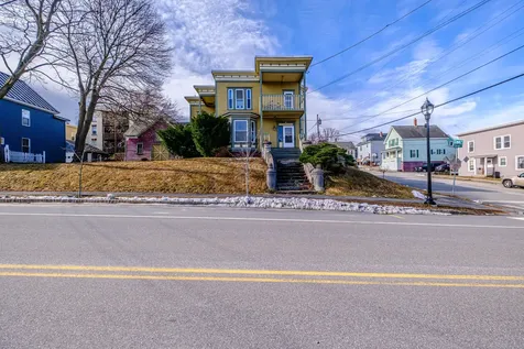 63 3rd Street Auburn ME 04210