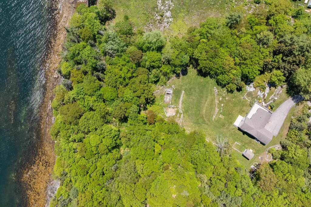 153 Back Shore Road Bristol ME 04564