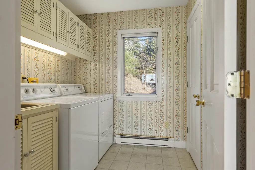 153 Back Shore Road Bristol ME 04564