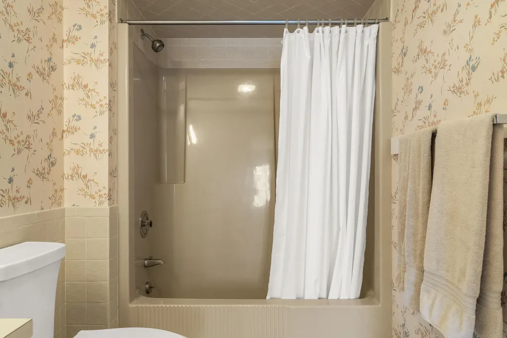 153 Back Shore Road Bristol ME 04564