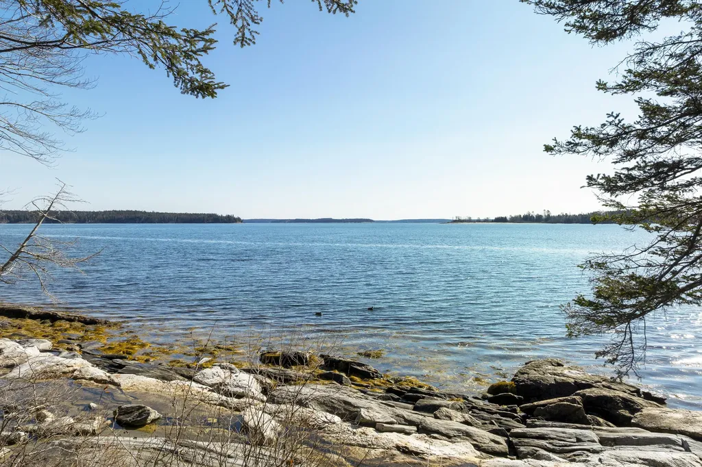 153 Back Shore Road Bristol ME 04564