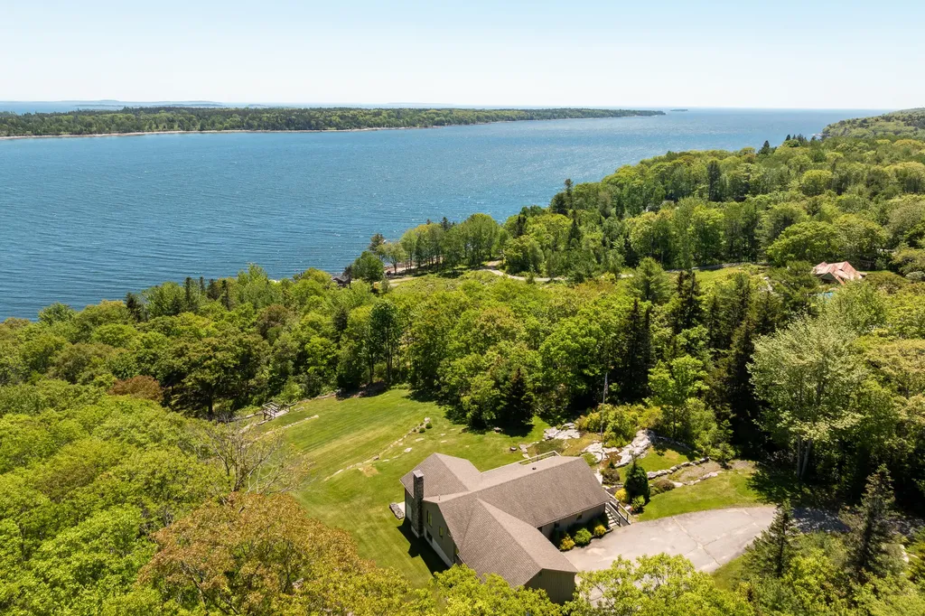 153 Back Shore Road Bristol ME 04564