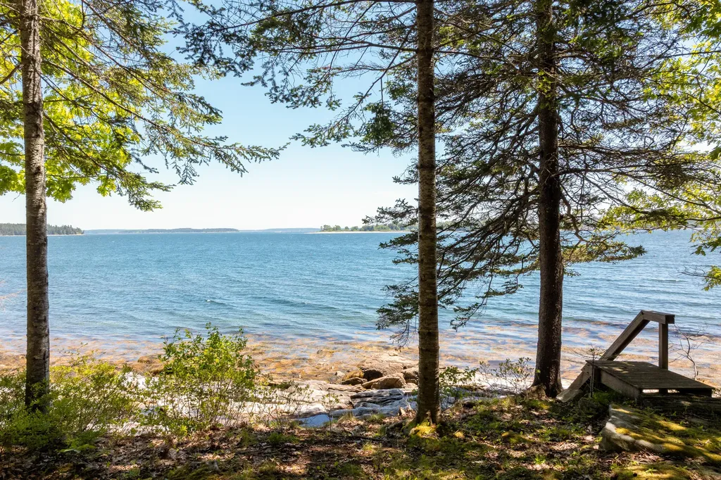 153 Back Shore Road Bristol ME 04564