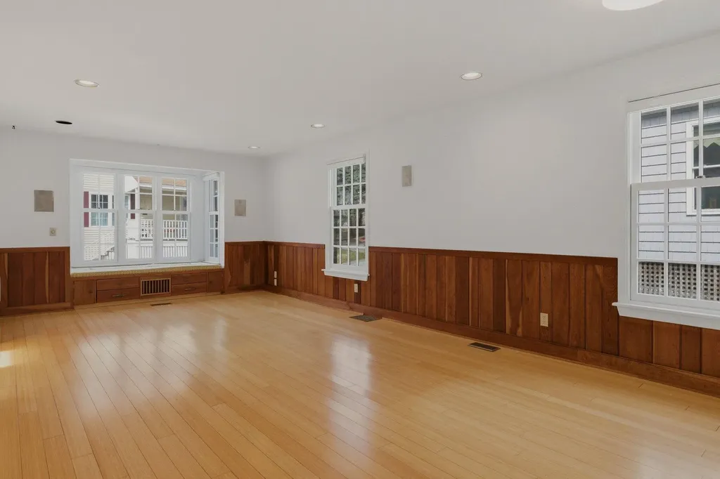 17 Commercial Street Kittery ME 03904