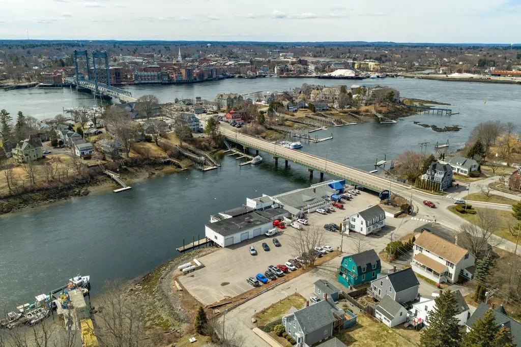 17 Commercial Street Kittery ME 03904