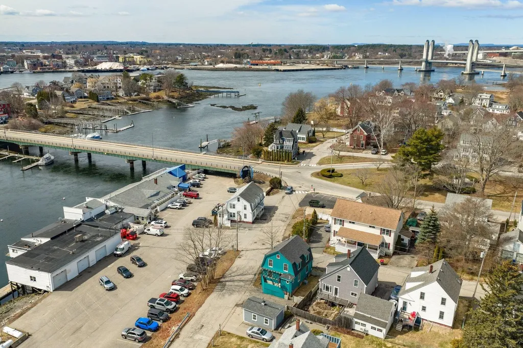17 Commercial Street Kittery ME 03904