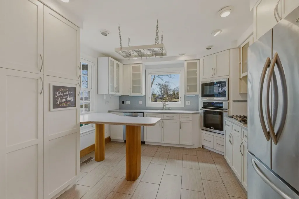 17 Commercial Street Kittery ME 03904