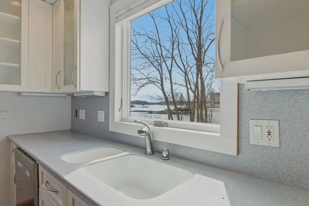 17 Commercial Street Kittery ME 03904
