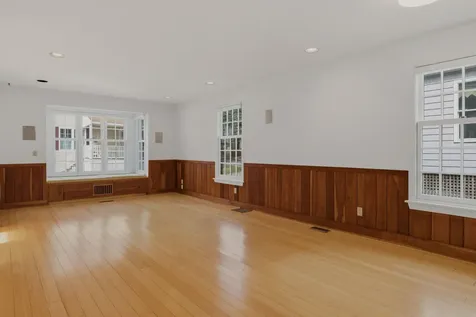 17 Commercial Street Kittery ME 03904