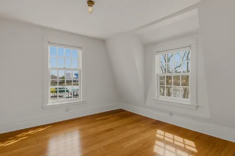 17 Commercial Street Kittery ME 03904
