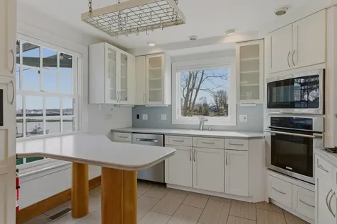 17 Commercial Street Kittery ME 03904
