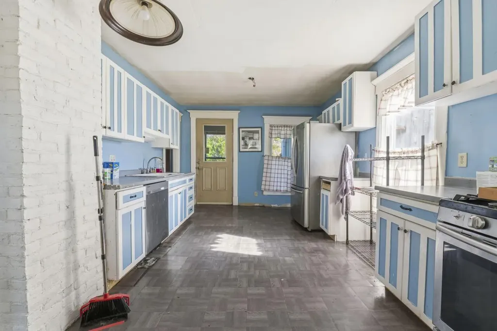 79 Pittsfield Avenue Hartland ME 04943