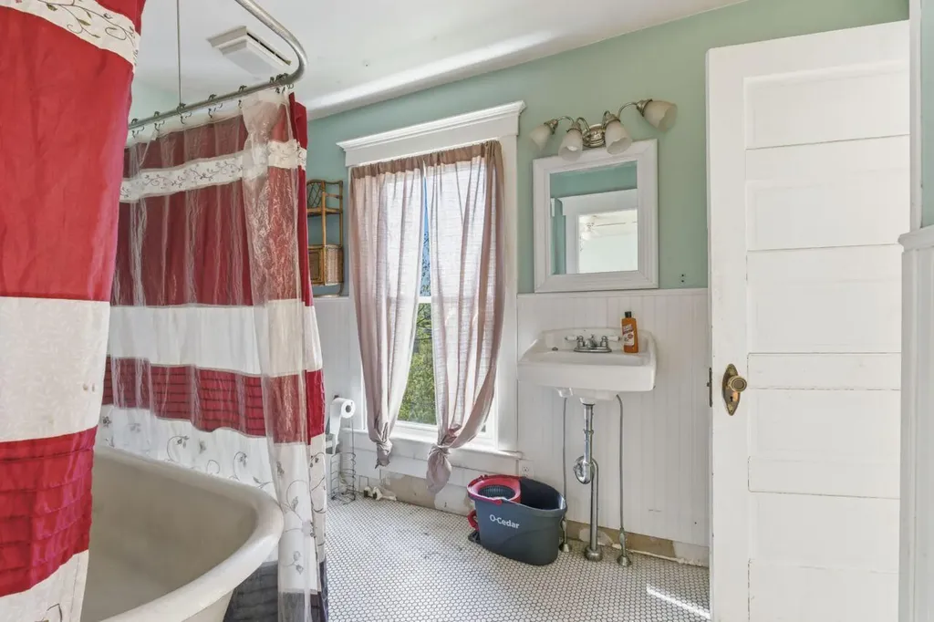79 Pittsfield Avenue Hartland ME 04943
