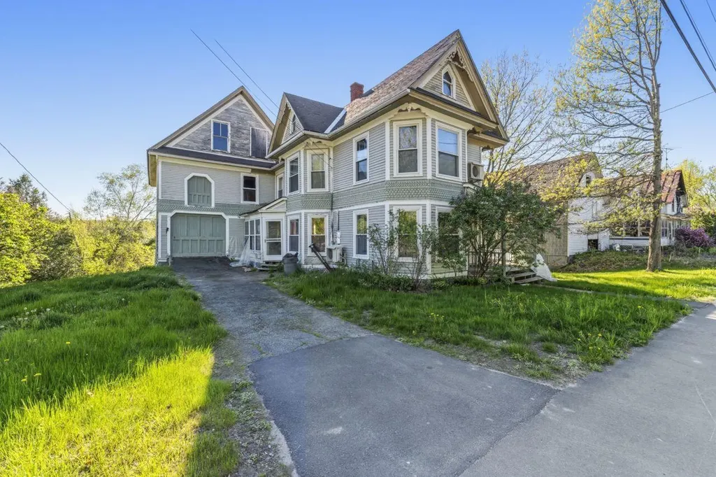 79 Pittsfield Avenue Hartland ME 04943
