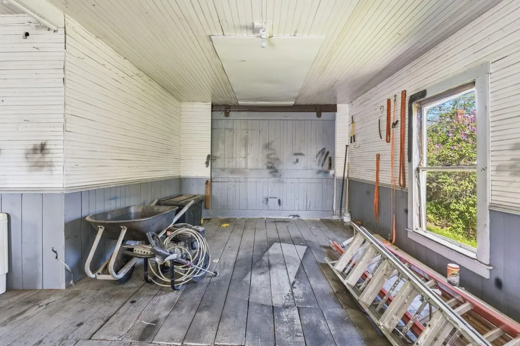 79 Pittsfield Avenue Hartland ME 04943