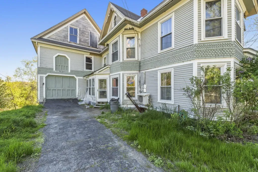 79 Pittsfield Avenue Hartland ME 04943