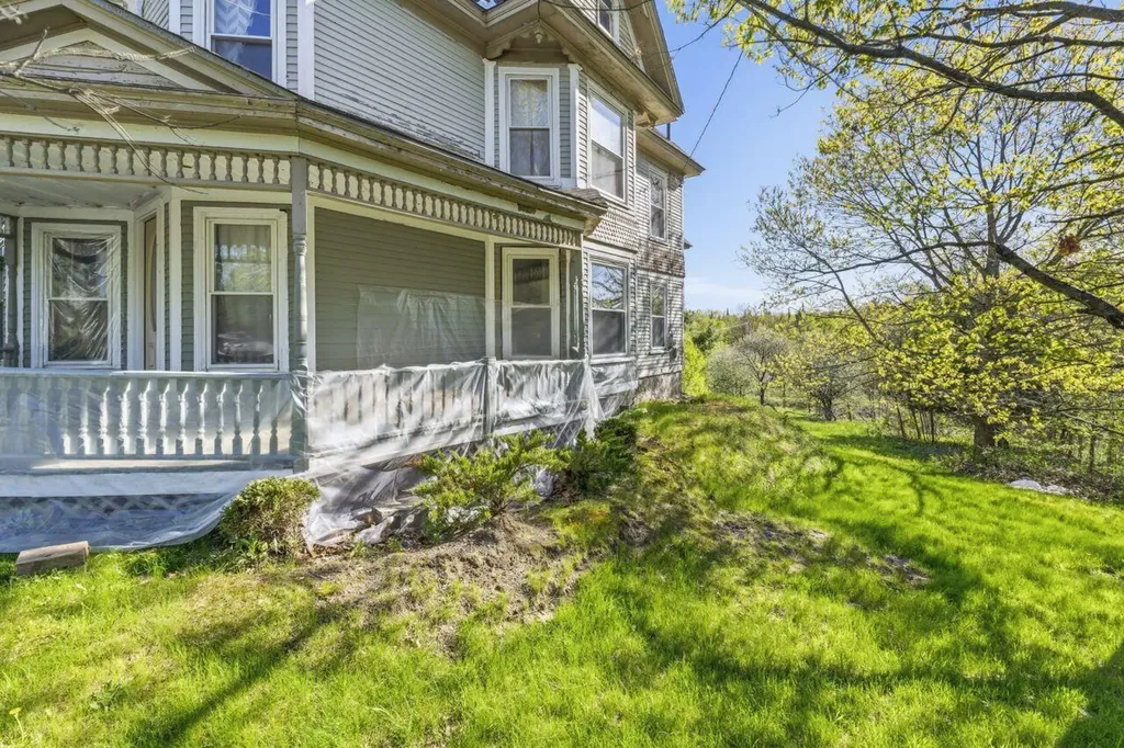 79 Pittsfield Avenue Hartland ME 04943