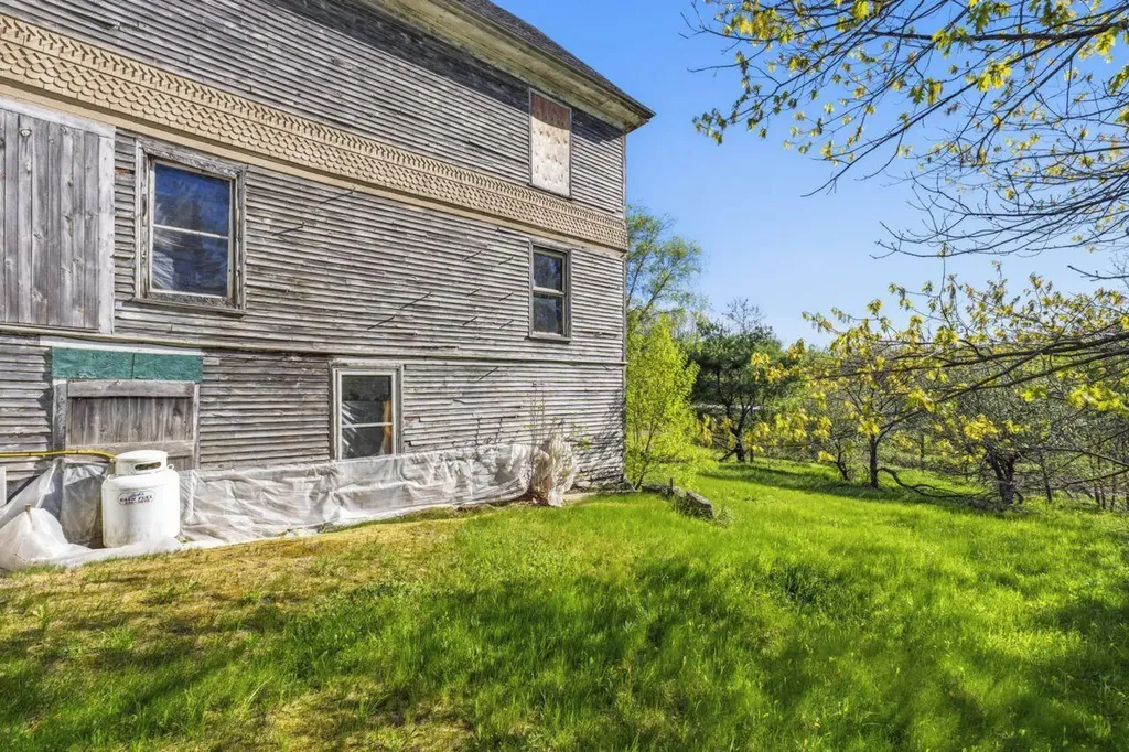 79 Pittsfield Avenue Hartland ME 04943