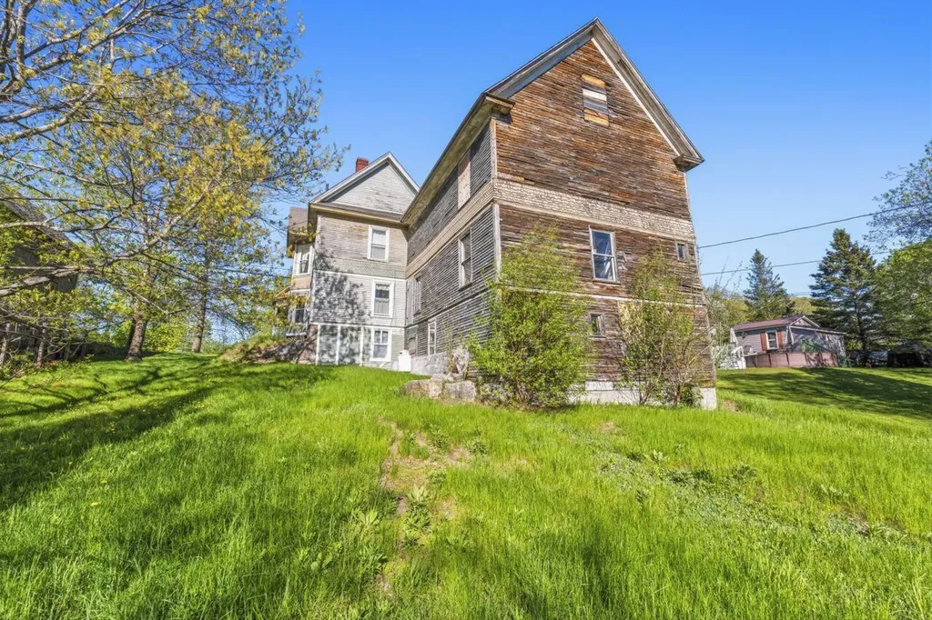 79 Pittsfield Avenue Hartland ME 04943