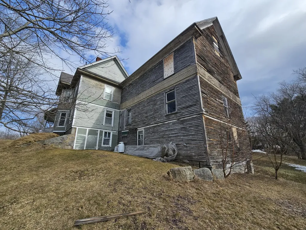 79 Pittsfield Avenue Hartland ME 04943