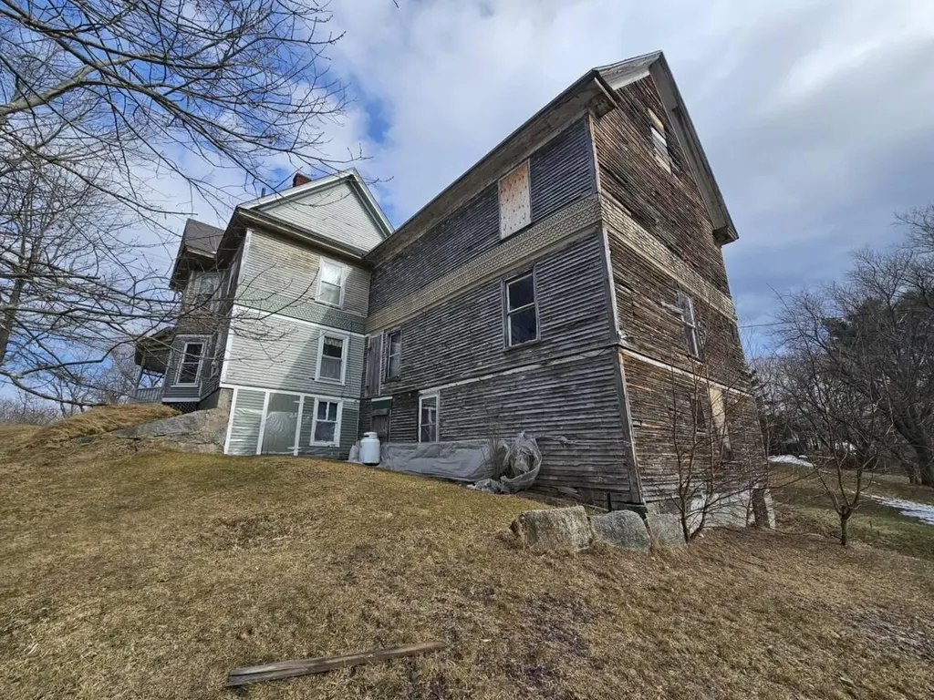 79 Pittsfield Avenue Hartland ME 04943