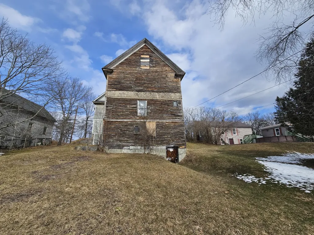 79 Pittsfield Avenue Hartland ME 04943