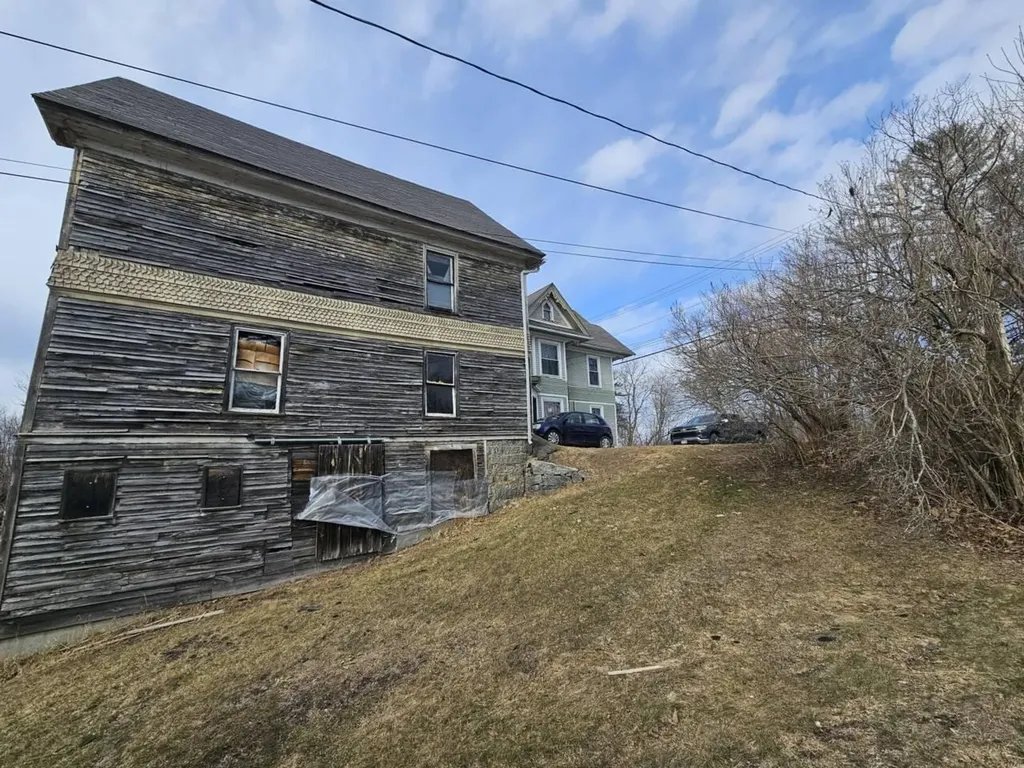79 Pittsfield Avenue Hartland ME 04943