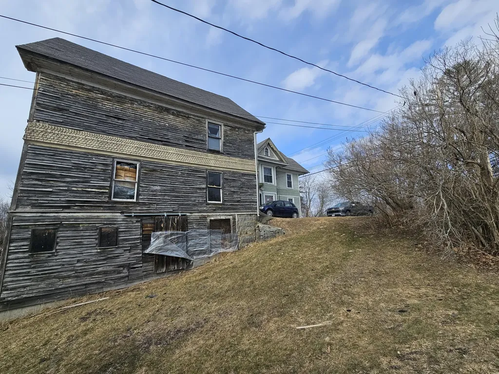 79 Pittsfield Avenue Hartland ME 04943